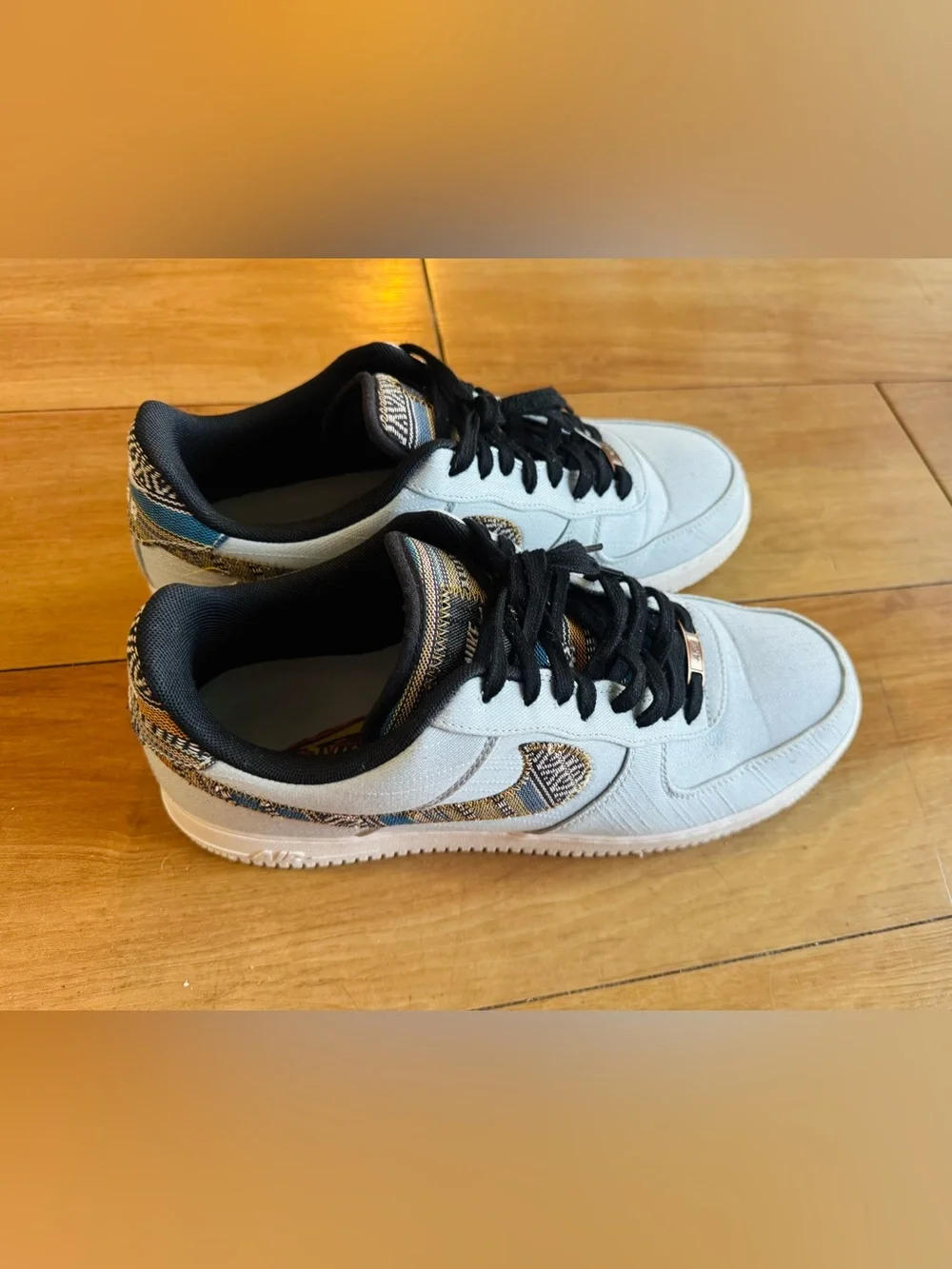 Nike Air Force 1 ’07 LV8 Patterned Swoosh Sneakers – Men’s 11.5 (Light denim)